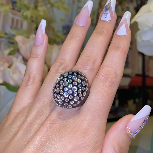 Women’s black acrylic ring embellished with genuine crystals, one of a kind - Picture 4 of 11